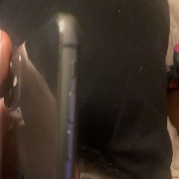 It does work the screen need to be fix in it might work - Picture 3 of 4